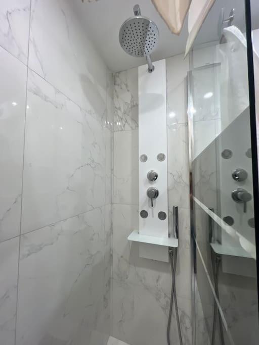 Maison Appartement Triplex Avec Jacuzzi Et Sauna Saint-Etienne  Zewnętrze zdjęcie